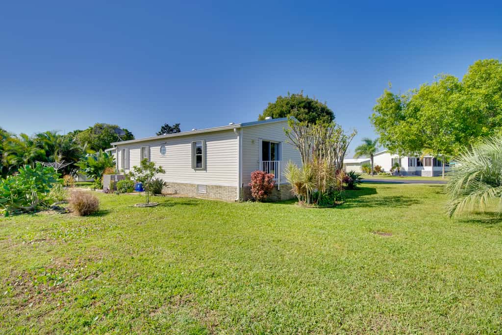 Sebastien Cottage w/ Screened Porch, 5 Mi to Beach