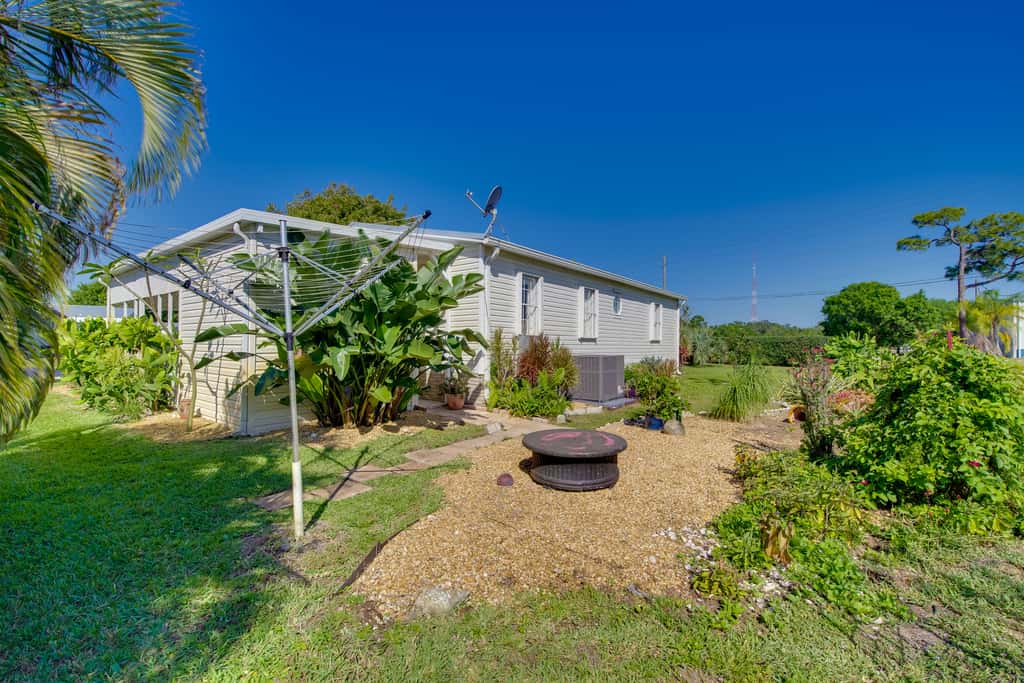 Sebastien Cottage w/ Screened Porch, 5 Mi to Beach