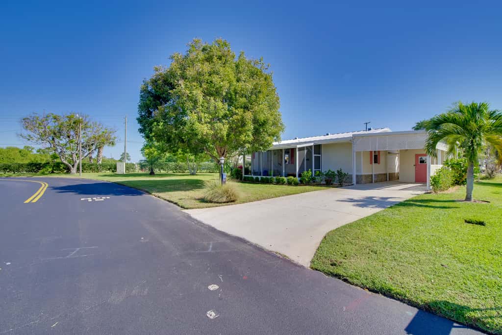 Sebastien Cottage w/ Screened Porch, 5 Mi to Beach