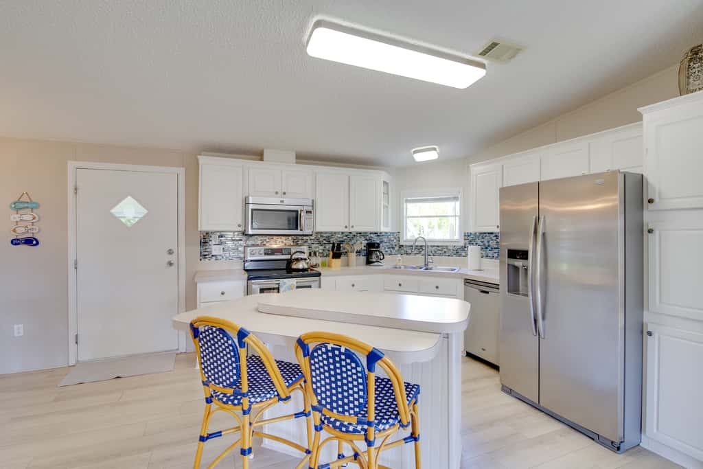 Sebastien Cottage w/ Screened Porch, 5 Mi to Beach