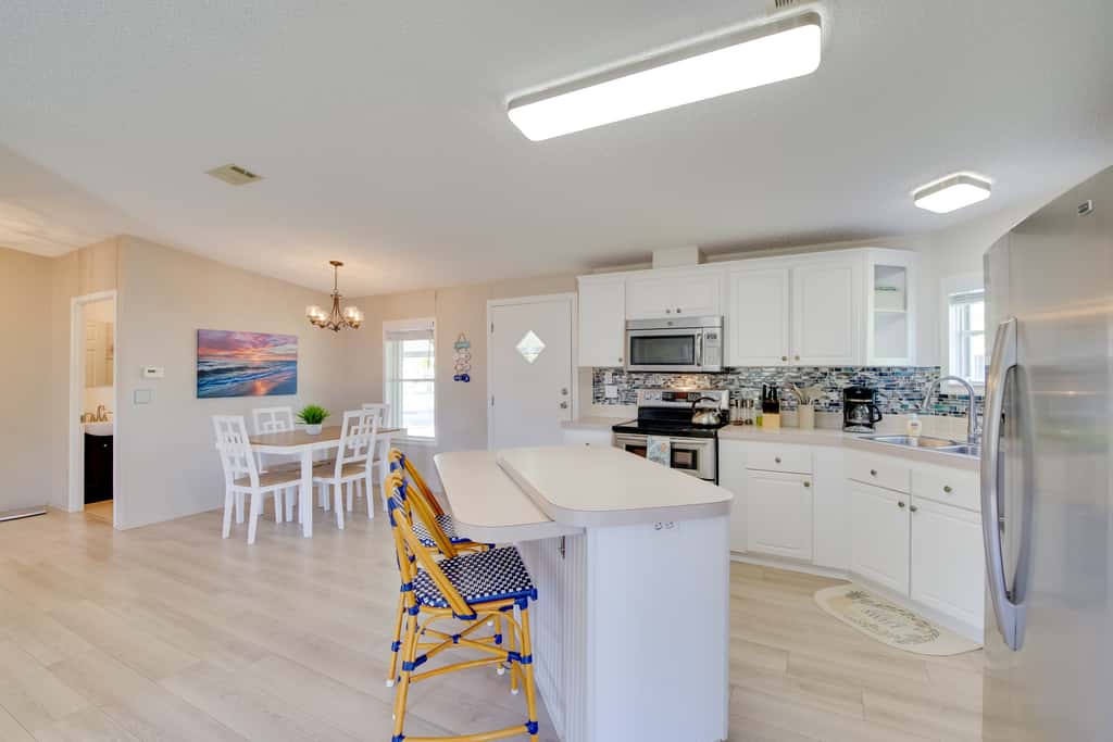 Sebastien Cottage w/ Screened Porch, 5 Mi to Beach