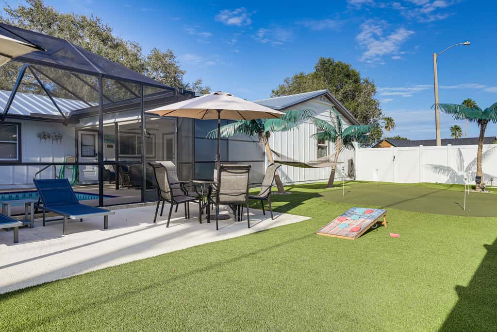 Luxe Jupiter Home w/ Pool House, Near Golf & Beach