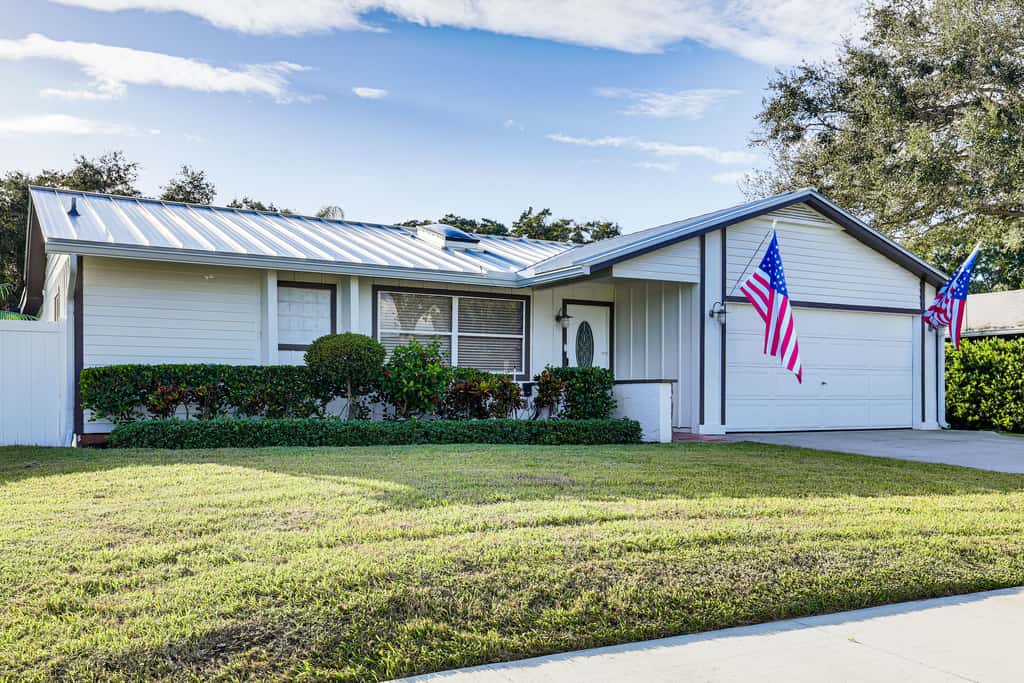 Luxe Jupiter Home w/ Pool House, Near Golf & Beach