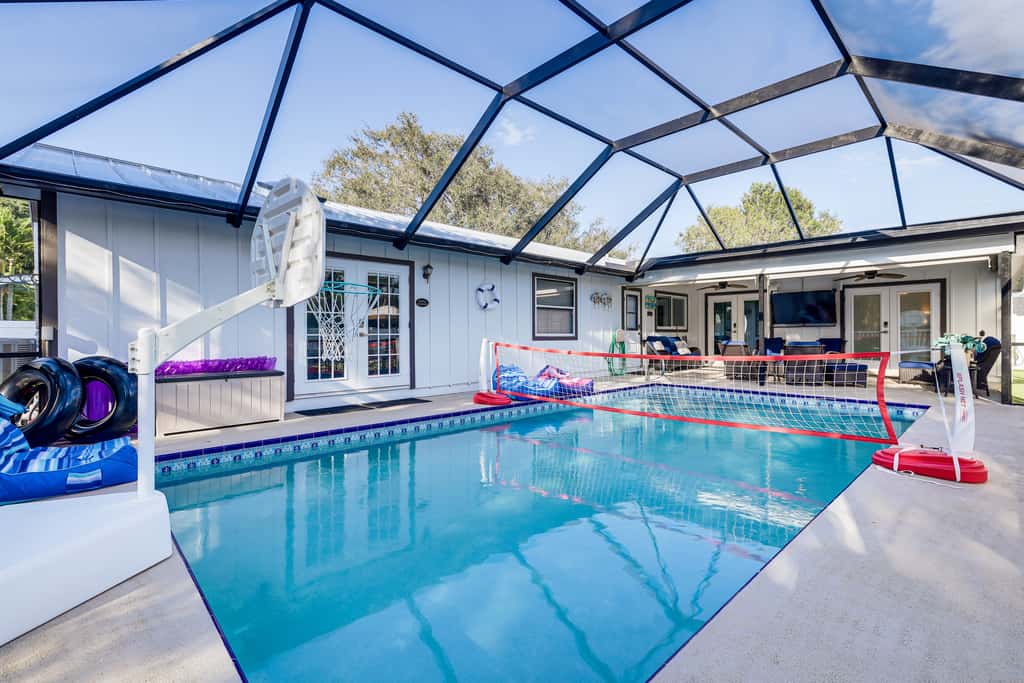 Luxe Jupiter Home w/ Pool House, Near Golf & Beach