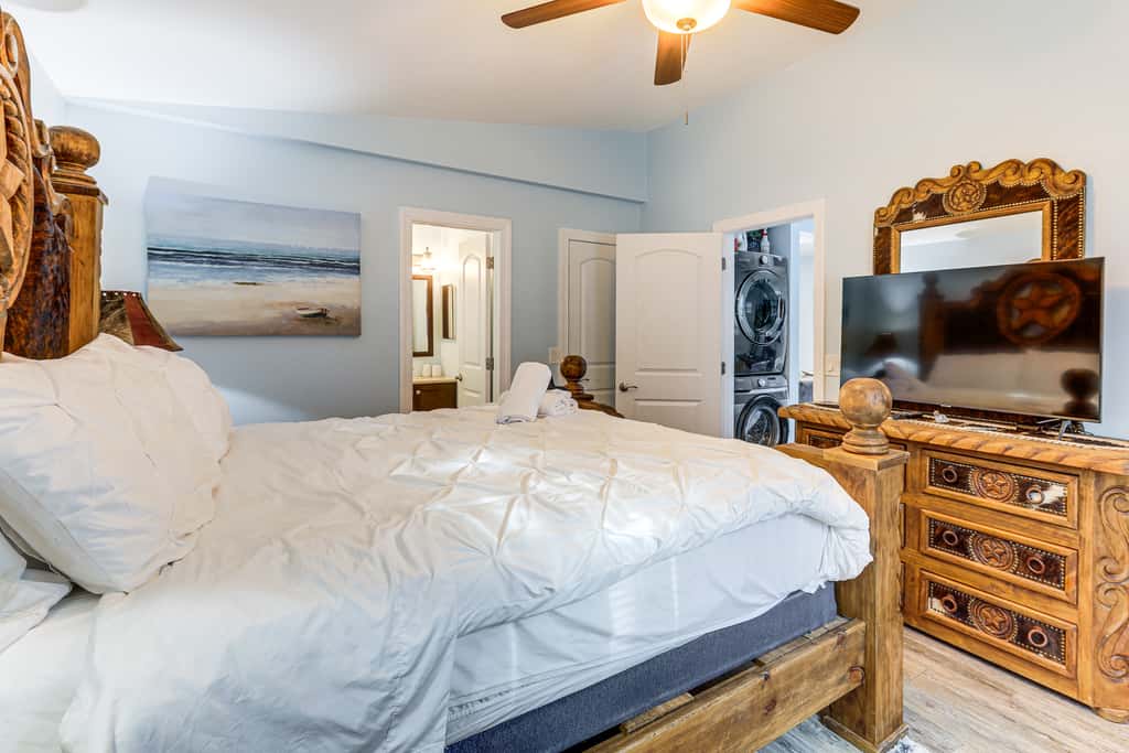 Luxe Jupiter Home w/ Pool House, Near Golf & Beach