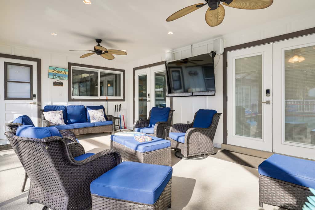 Luxe Jupiter Home w/ Pool House, Near Golf & Beach