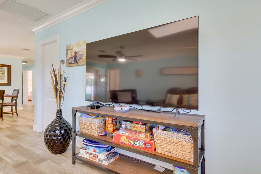 Luxe Jupiter Home w/ Pool House, Near Golf & Beach