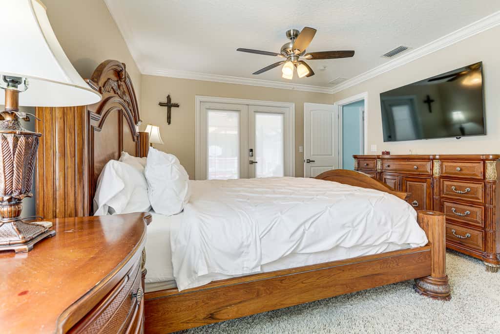 Luxe Jupiter Home w/ Pool House, Near Golf & Beach