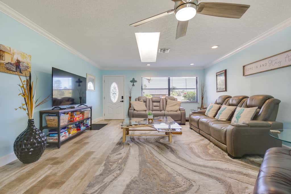 Luxe Jupiter Home w/ Pool House, Near Golf & Beach