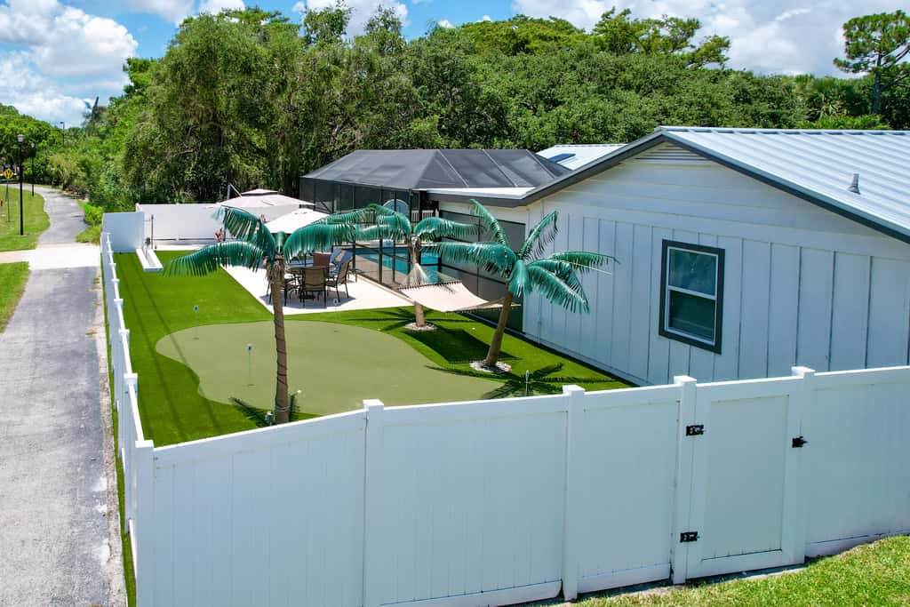 Luxe Jupiter Home w/ Pool House, Near Golf & Beach