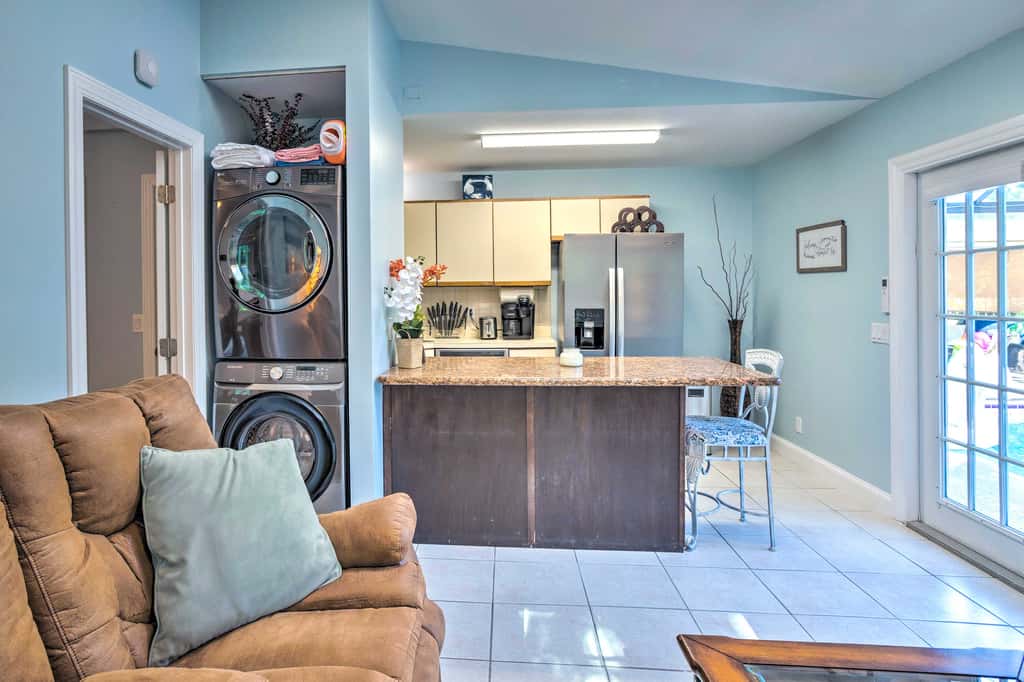 Luxe Jupiter Home w/ Pool House, Near Golf & Beach