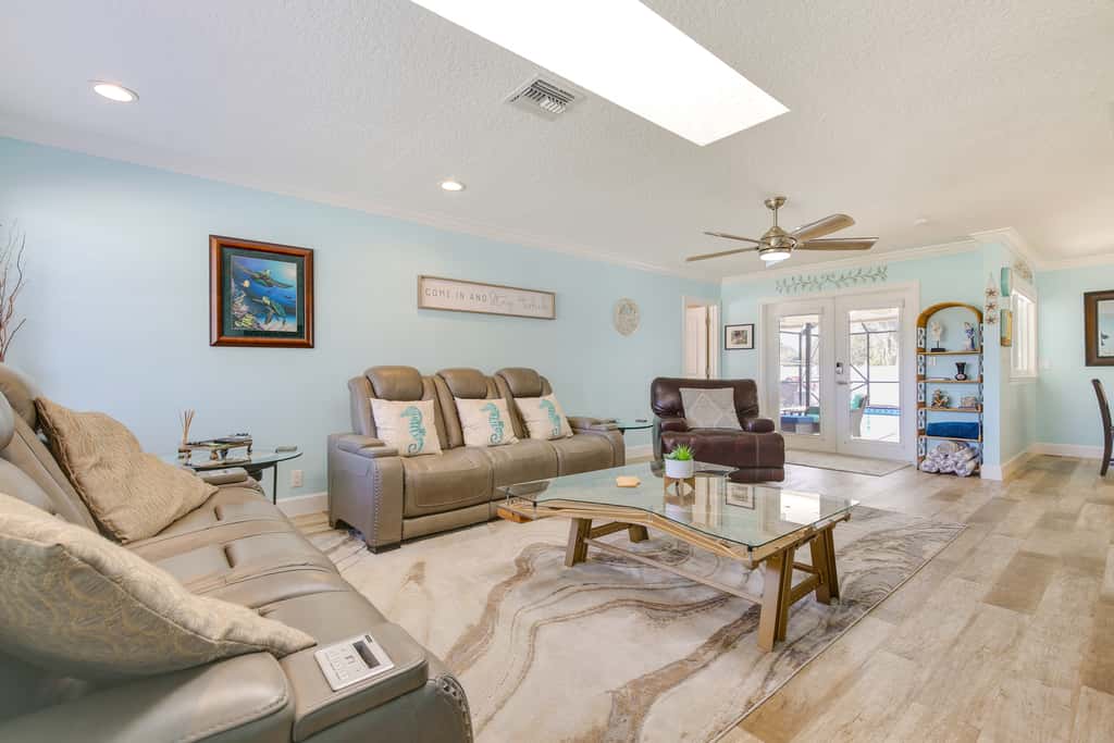 Luxe Jupiter Home w/ Pool House, Near Golf & Beach
