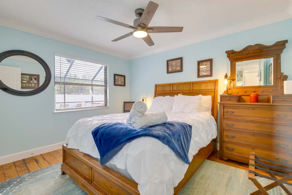 Luxe Jupiter Home w/ Pool House, Near Golf & Beach