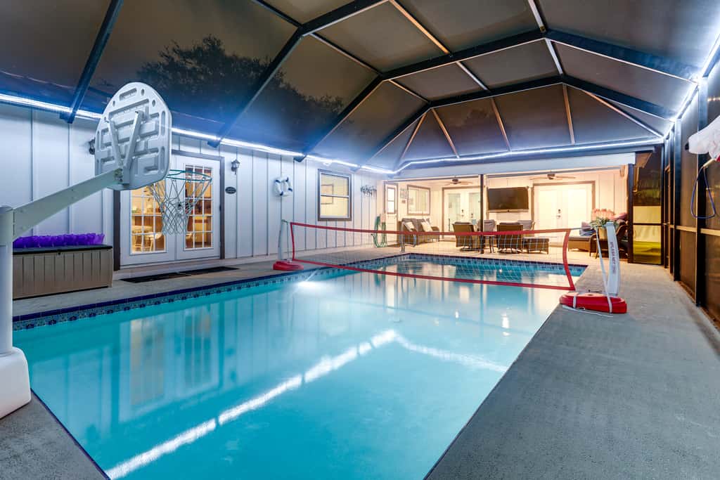Luxe Jupiter Home w/ Pool House, Near Golf & Beach