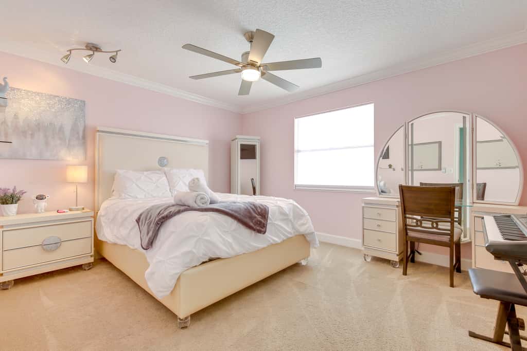 Luxe Jupiter Home w/ Pool House, Near Golf & Beach