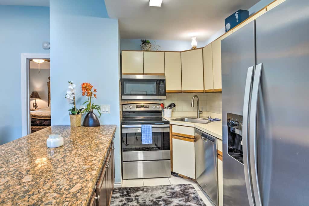 Luxe Jupiter Home w/ Pool House, Near Golf & Beach