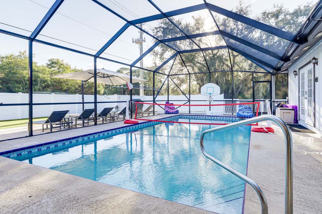 Luxe Jupiter Home w/ Pool House, Near Golf & Beach