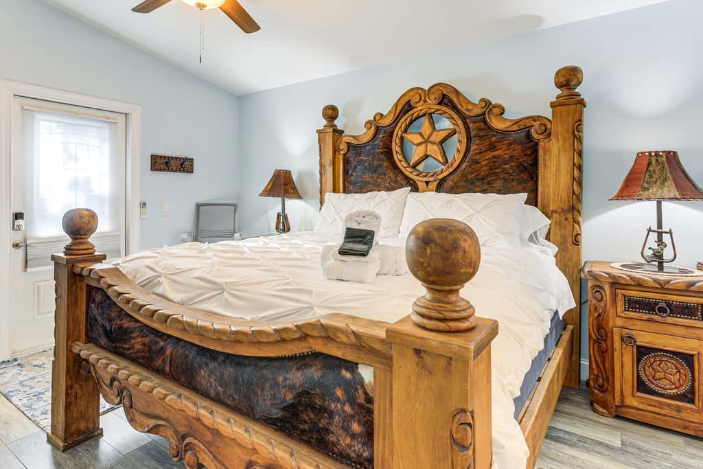 Luxe Jupiter Home w/ Pool House, Near Golf & Beach