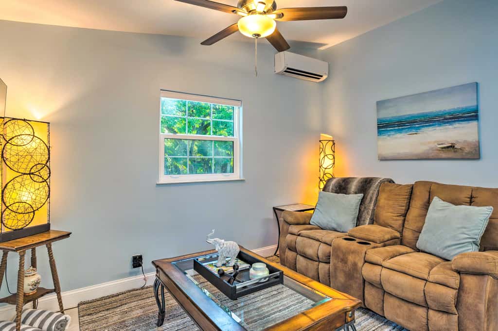 Luxe Jupiter Home w/ Pool House, Near Golf & Beach