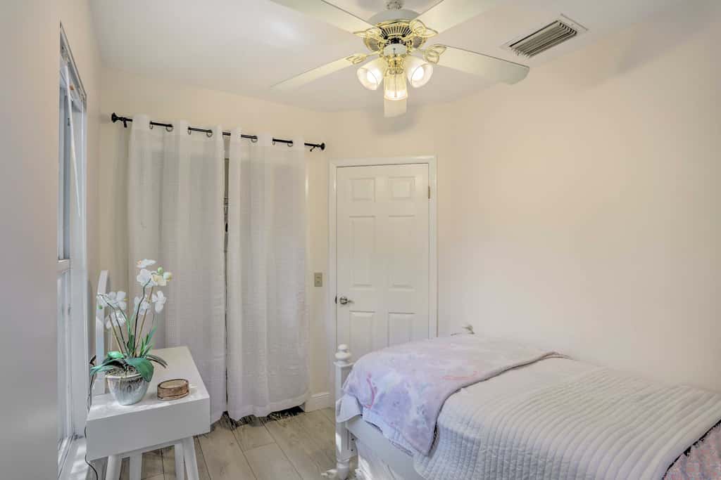 Lovely Cottage Near Downtown Stuart & Beaches