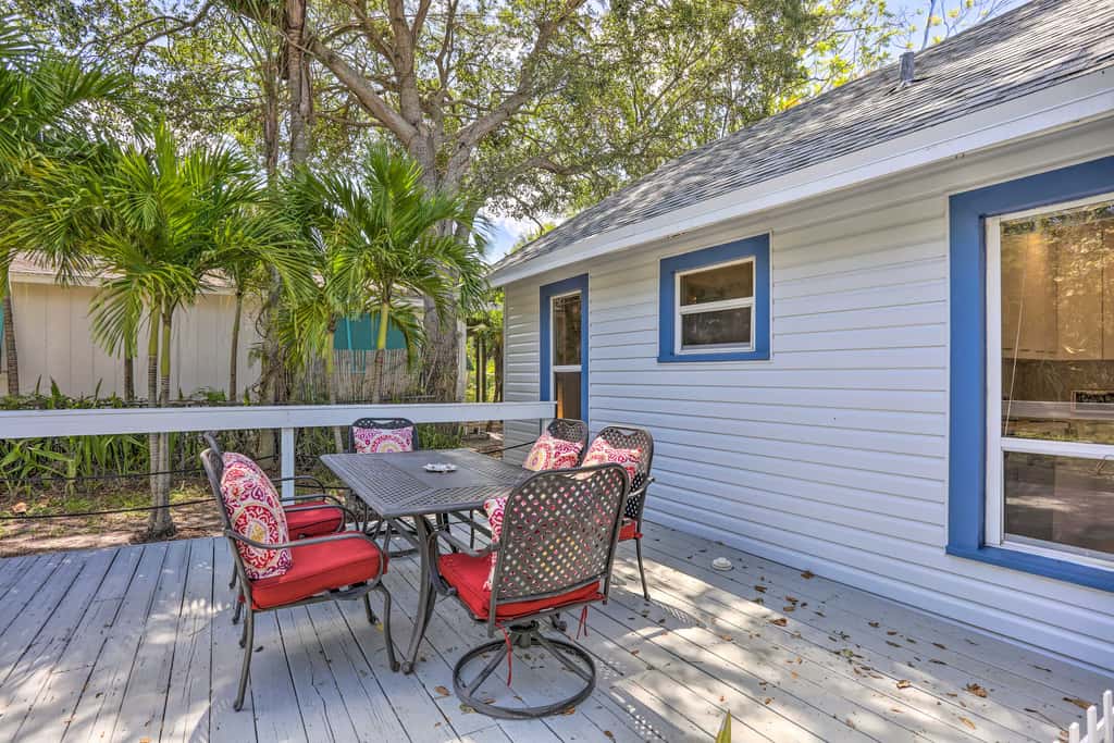 Lovely Cottage Near Downtown Stuart & Beaches