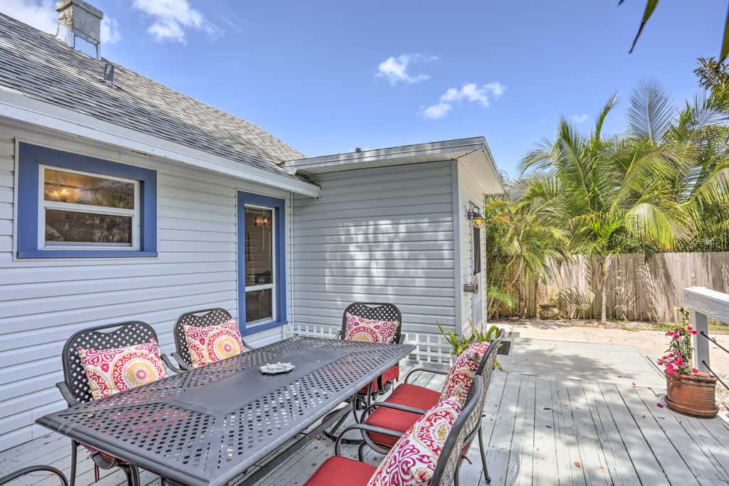 Lovely Cottage Near Downtown Stuart & Beaches