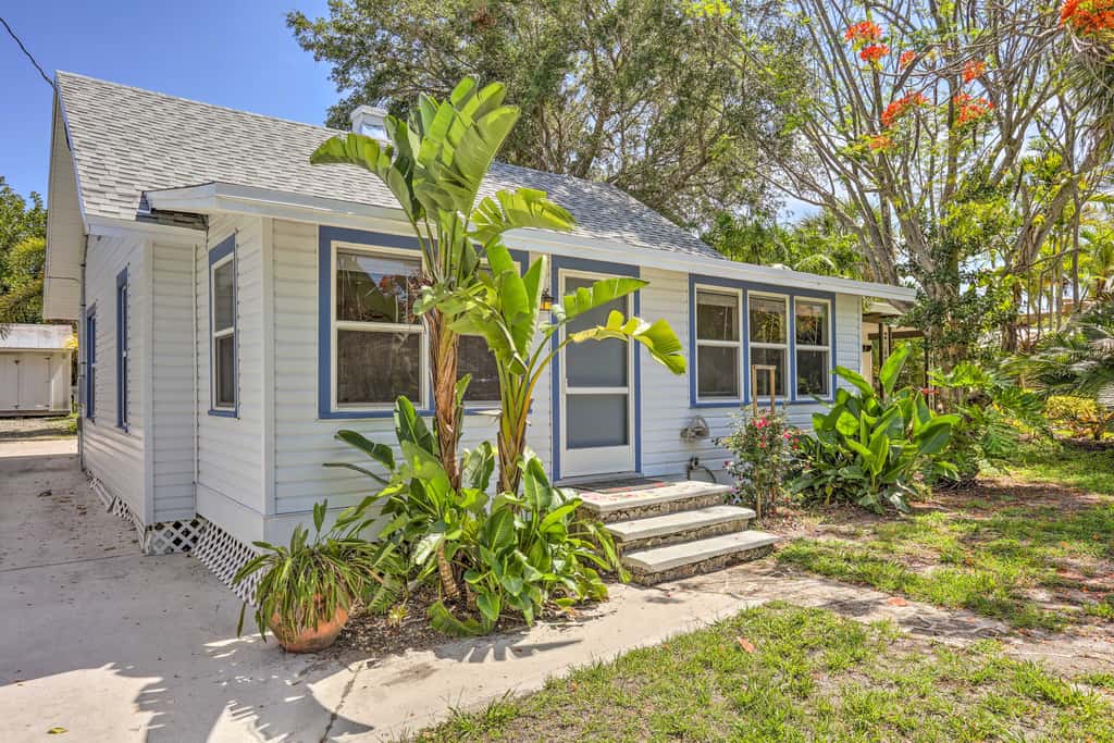 Lovely Cottage Near Downtown Stuart & Beaches