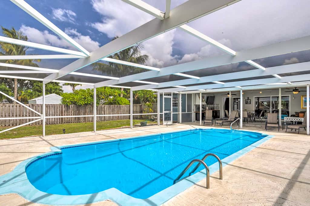 'Tropical Landing' Stuart Home w/ Pool + Grill!