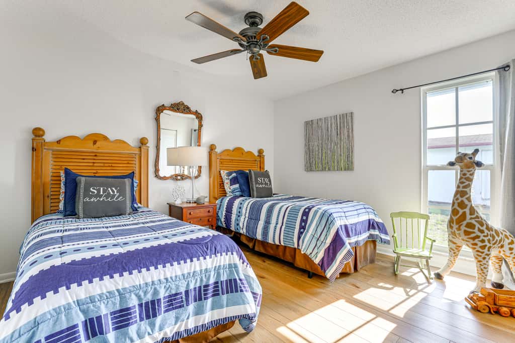 'Tropical Landing' Stuart Home w/ Pool + Grill!