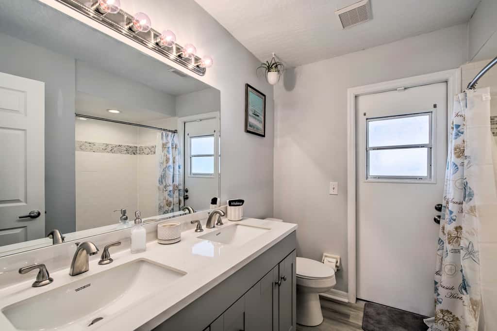 Bright Sebastian Home w/ Pool ~ 7 Mi to Beach!