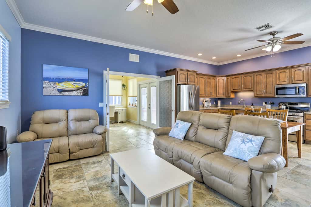 'The Shell House' in Titusville: Pool, Golf Access