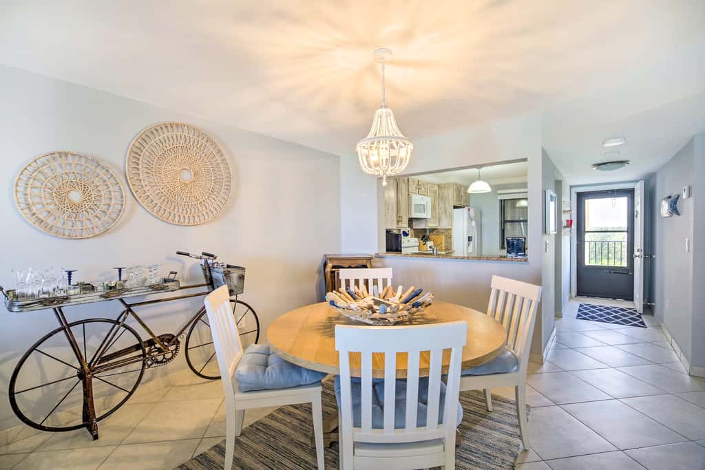 Lovely Fort Pierce Condo, Walk to Beach!