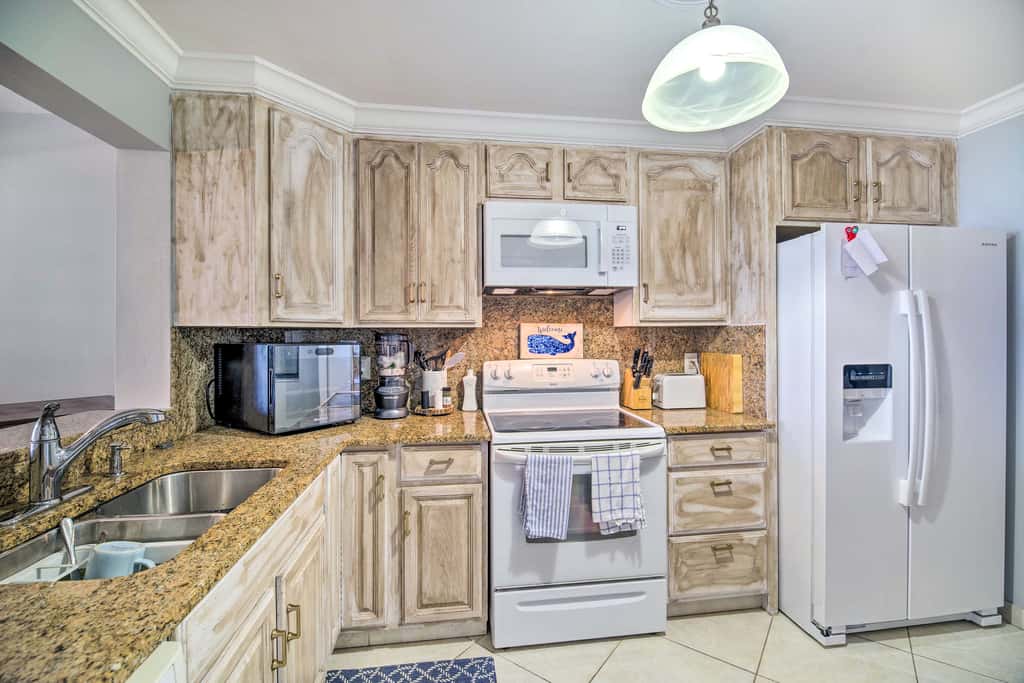 Lovely Fort Pierce Condo, Walk to Beach!