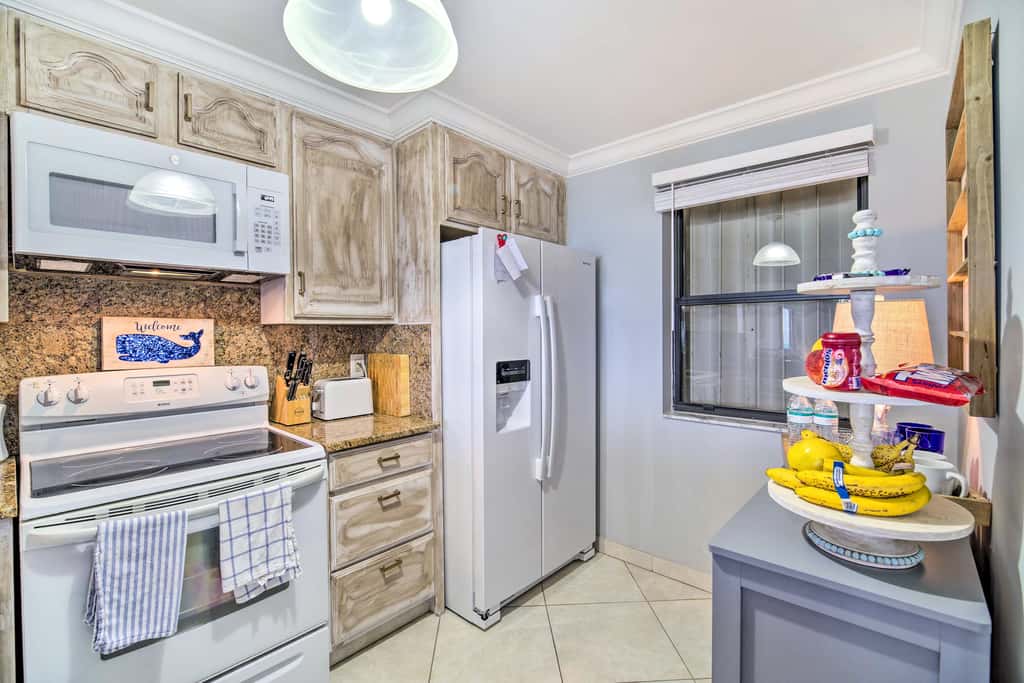 Lovely Fort Pierce Condo, Walk to Beach!