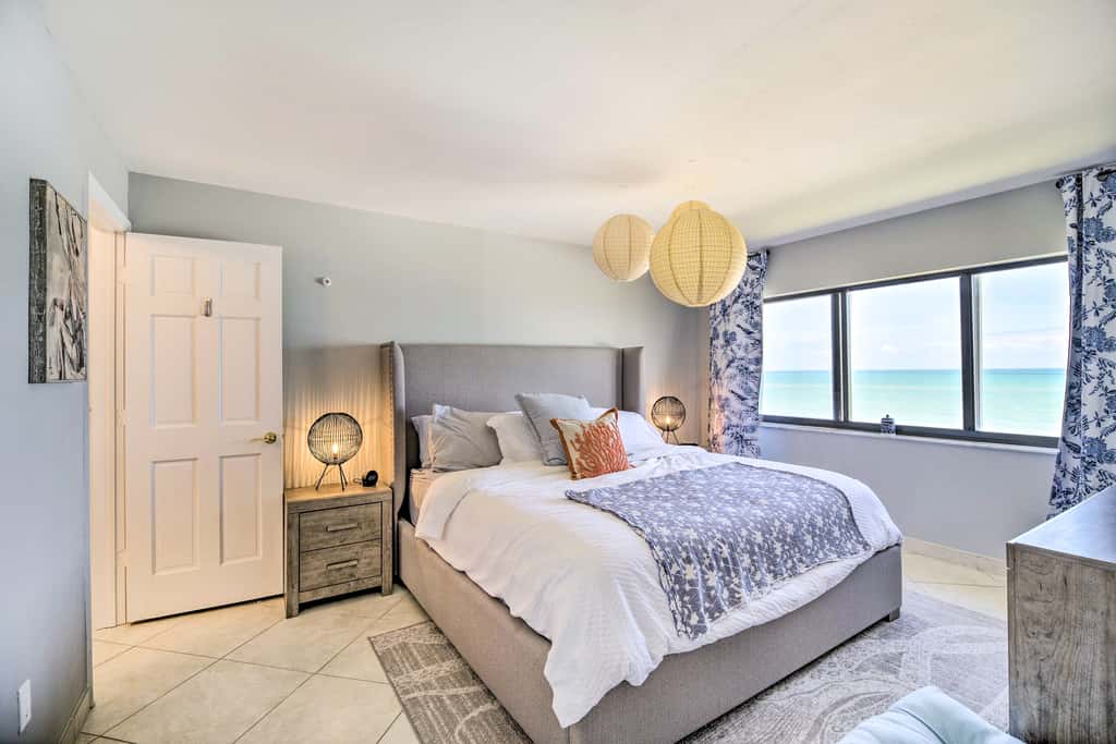 Lovely Fort Pierce Condo, Walk to Beach!