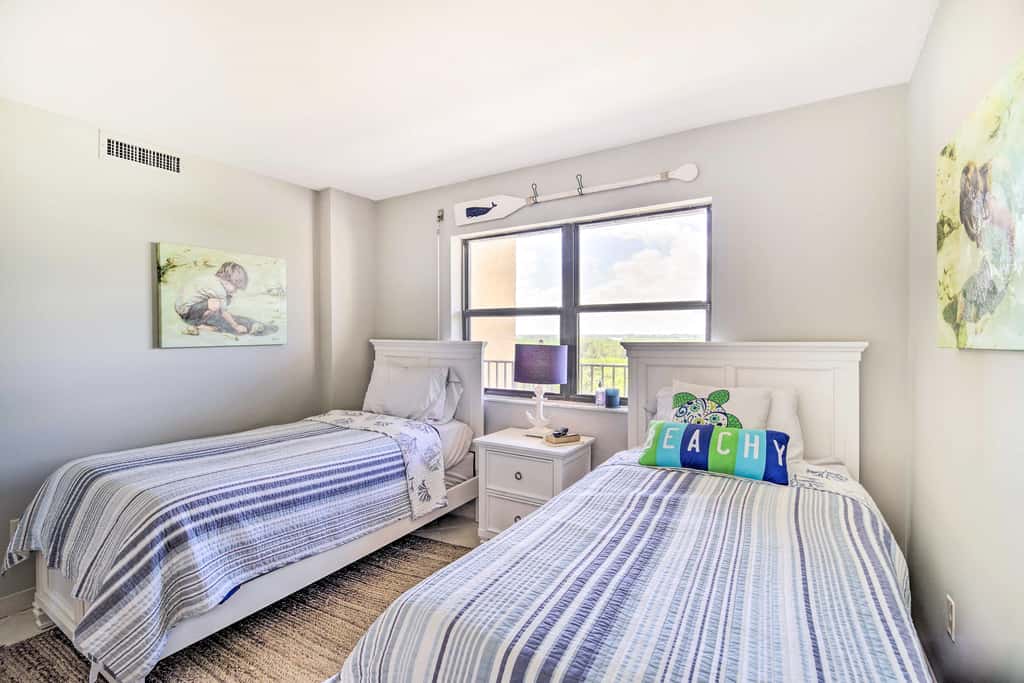 Lovely Fort Pierce Condo, Walk to Beach!