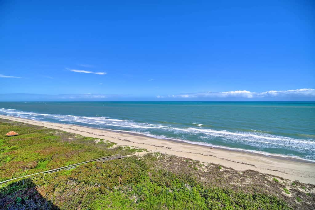 Lovely Fort Pierce Condo, Walk to Beach!