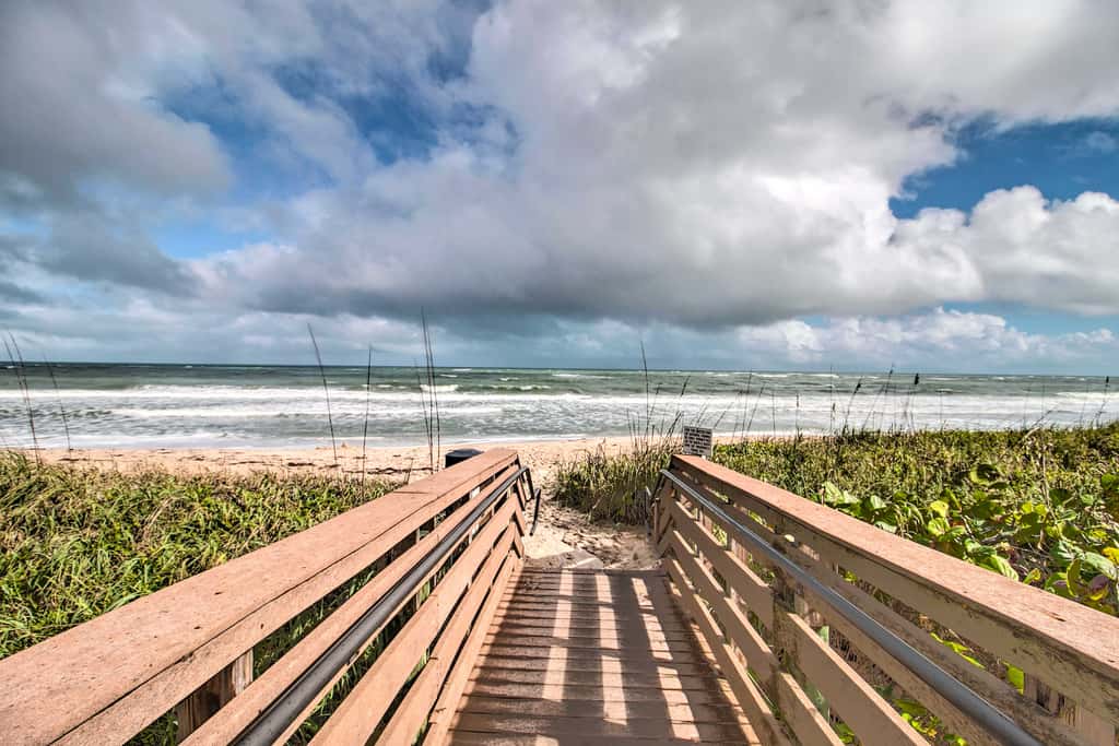 Lovely Fort Pierce Condo, Walk to Beach!