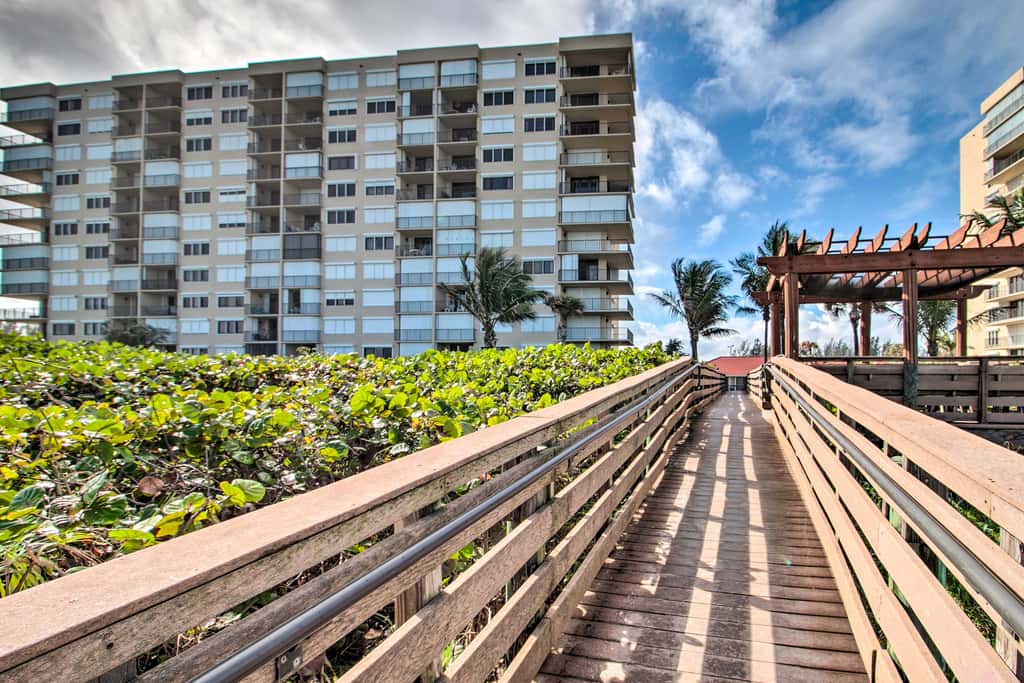 Lovely Fort Pierce Condo, Walk to Beach!