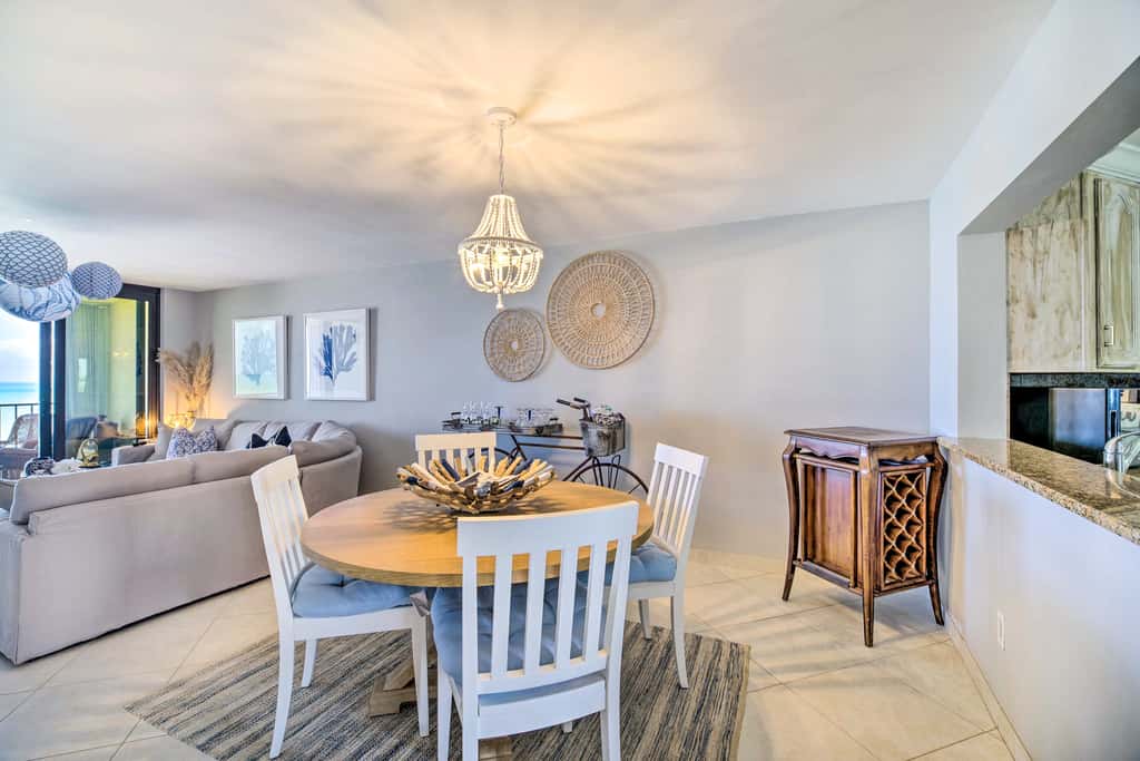Lovely Fort Pierce Condo, Walk to Beach!