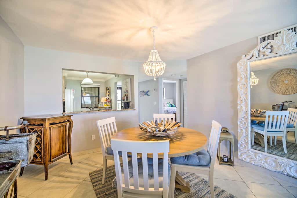 Lovely Fort Pierce Condo, Walk to Beach!