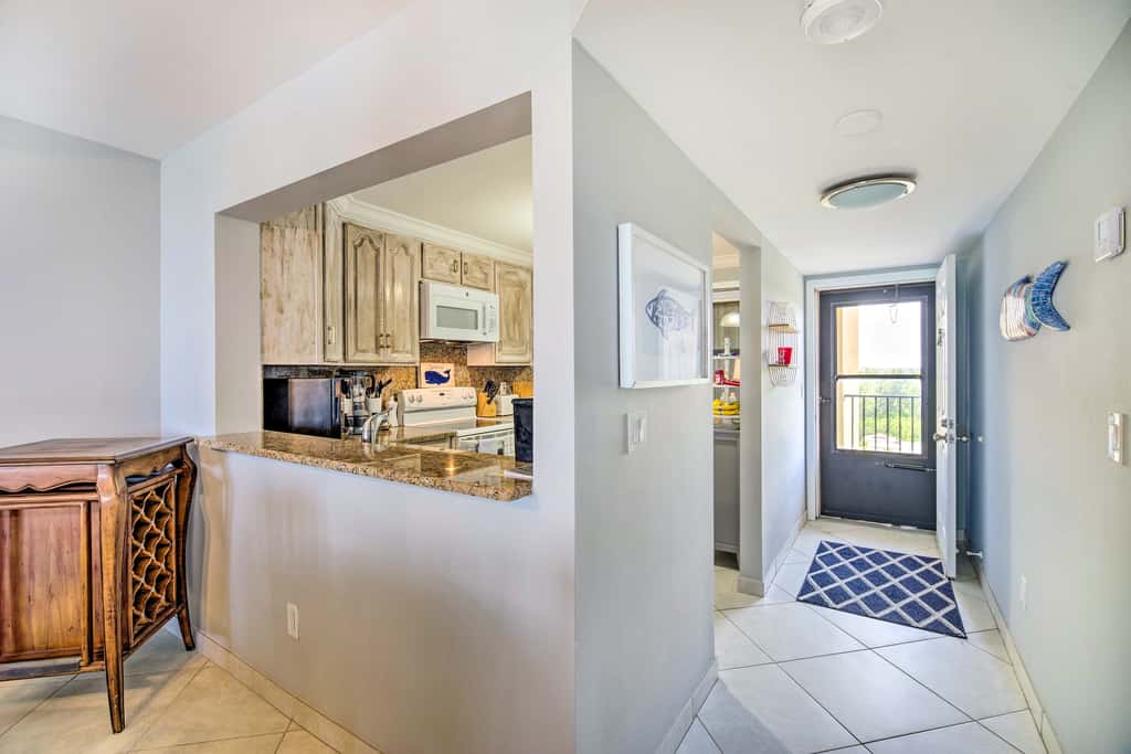 Lovely Fort Pierce Condo, Walk to Beach!