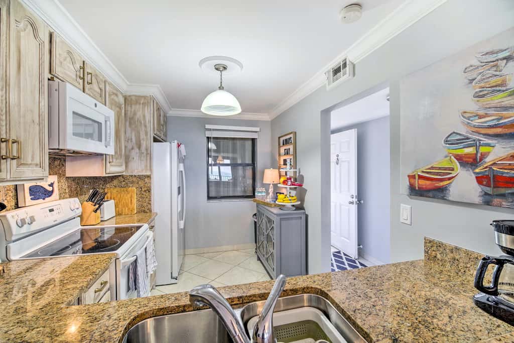 Lovely Fort Pierce Condo, Walk to Beach!
