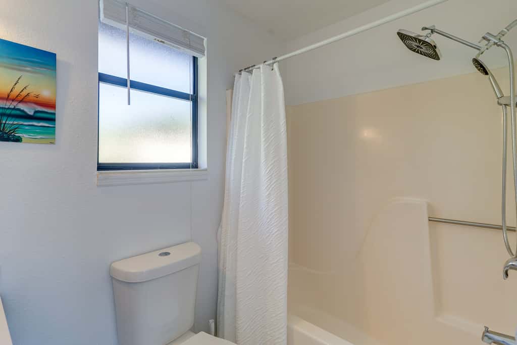 Breezy Cape Canaveral Townhome ~ 1 Mi to Beach!
