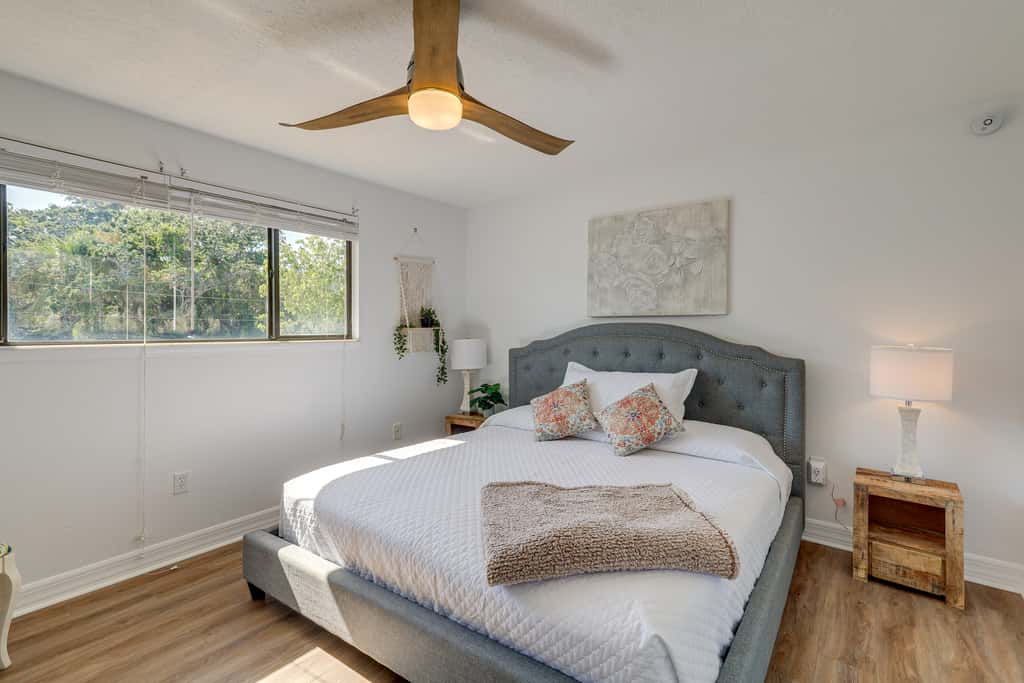 Breezy Cape Canaveral Townhome ~ 1 Mi to Beach!