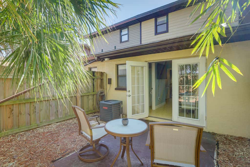 Breezy Cape Canaveral Townhome ~ 1 Mi to Beach!