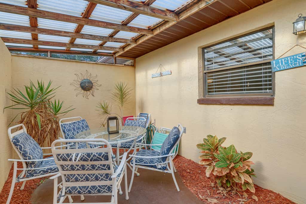 Breezy Cape Canaveral Townhome ~ 1 Mi to Beach!