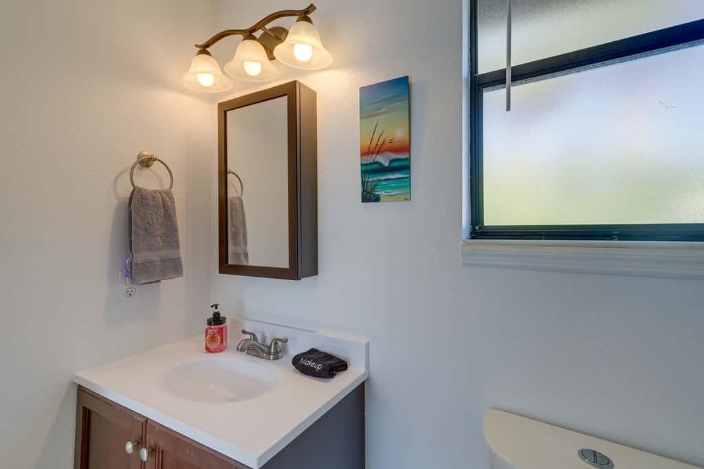 Breezy Cape Canaveral Townhome ~ 1 Mi to Beach!