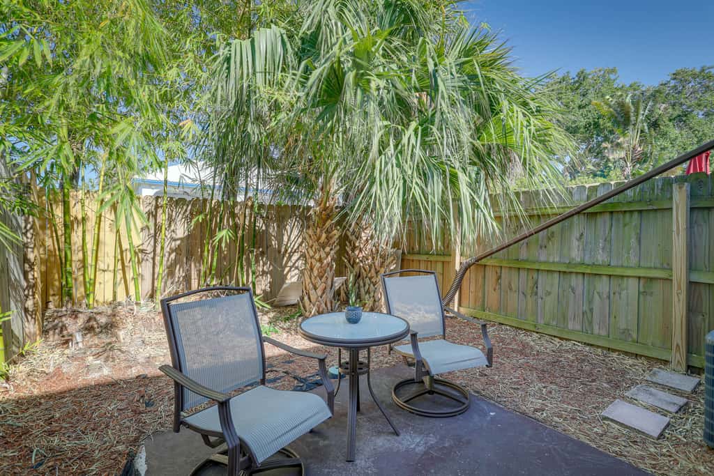 Breezy Cape Canaveral Townhome ~ 1 Mi to Beach!