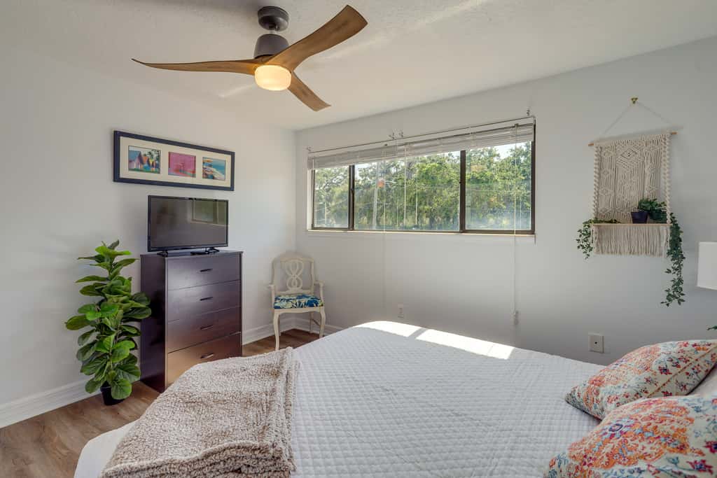 Breezy Cape Canaveral Townhome ~ 1 Mi to Beach!